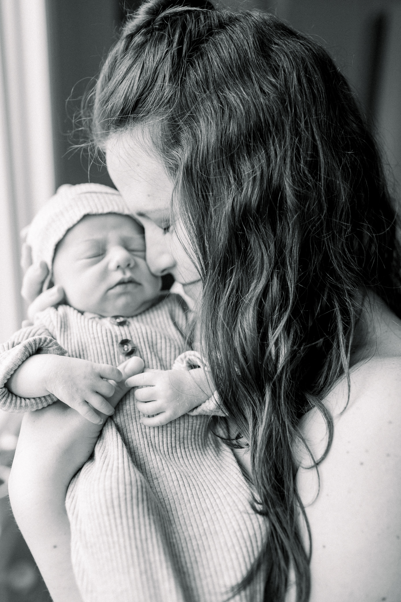 Kansas-City-Newborn-Photography-Olathe-In-Home-Lifestyle-Newborn-Session-Alissa-Bird-Portraits-6