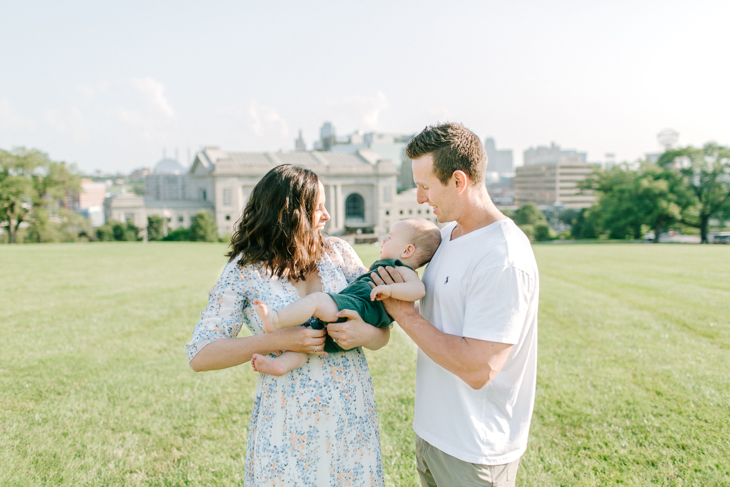 Kansas-City-Family-Photographer-Kansas-City-Lifestyle-Family-Photography-Liberty-Memorial-Family-Session-Liberty-Memorial-Photography-Alissa-Bird-Portraits-2