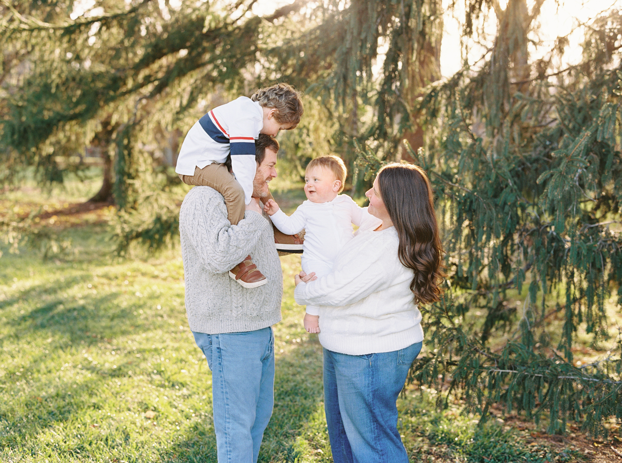 Family photos in December Kansas City Family Photographer